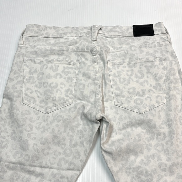 True Religion Women's Liv White Leopard Print Relaxed
Skinny Stretch Jean. Sz 27 - Picture 4 of 15